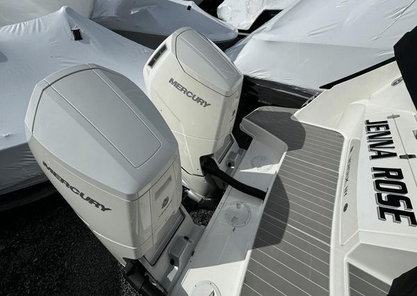 Sea Ray 370 Sundancer Outboard image