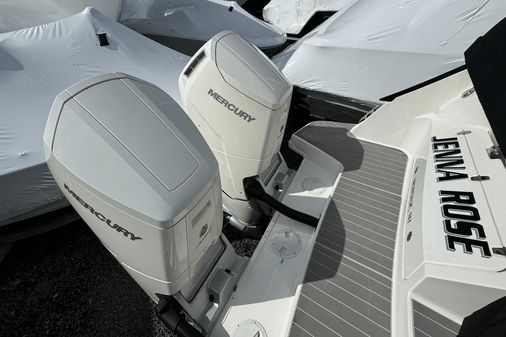 Sea Ray 370 Sundancer Outboard image