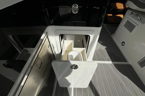 Sea Ray 370 Sundancer Outboard image