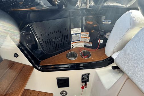 Sea Ray 370 Sundancer Outboard image