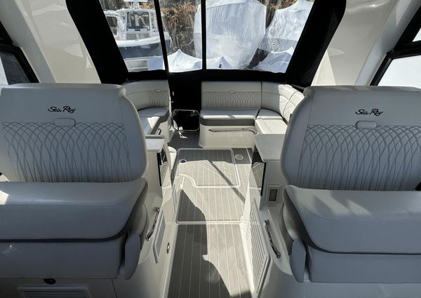 Sea Ray 370 Sundancer Outboard image