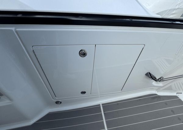 Sea Ray 370 Sundancer Outboard image