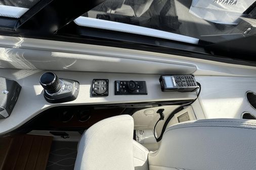 Sea Ray 370 Sundancer Outboard image