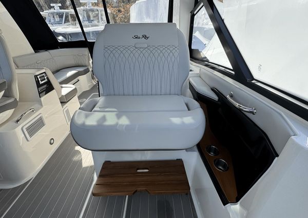 Sea Ray 370 Sundancer Outboard image