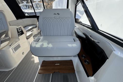 Sea Ray 370 Sundancer Outboard image