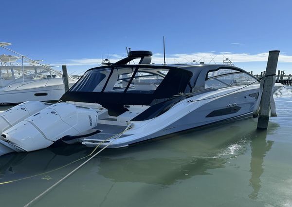 Sea Ray 370 Sundancer Outboard image