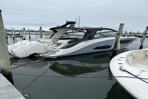 Sea Ray 370 Sundancer Outboard image