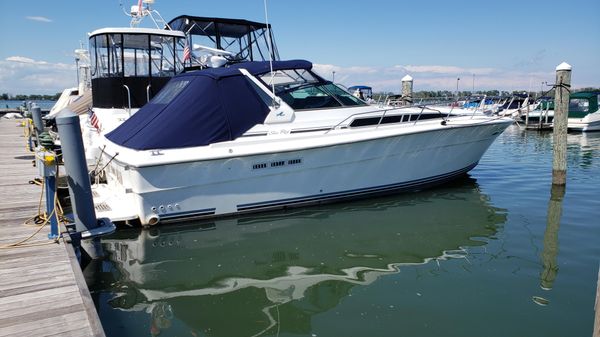 Sea Ray 390 Express Cruiser 