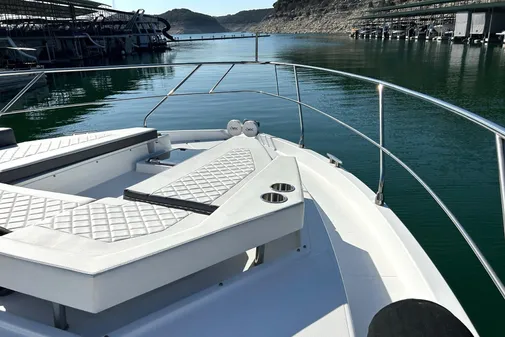 Cruisers Yachts 50 Cantius image