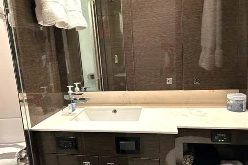 Cruisers Yachts 50 Cantius image