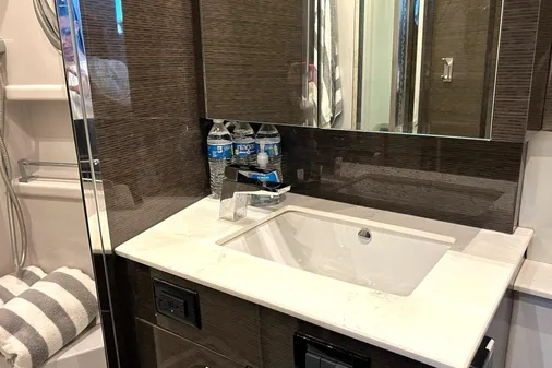 Cruisers Yachts 50 Cantius image