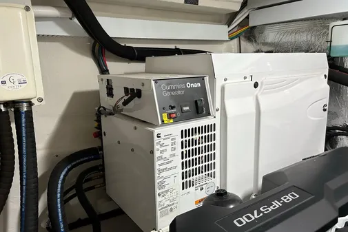 Cruisers Yachts 50 Cantius image