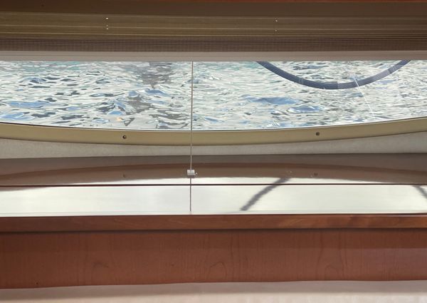 Sea Ray 350 Sundancer image