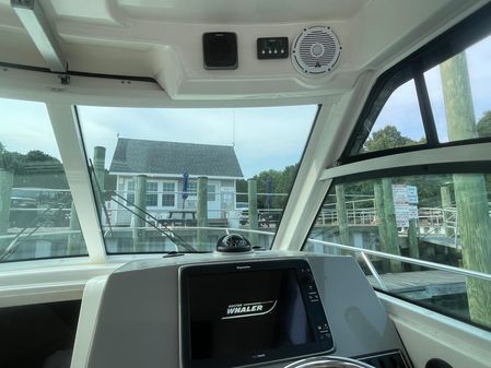 Boston Whaler 315 Conquest image