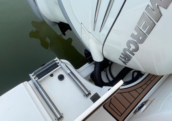 Boston Whaler 315 Conquest image