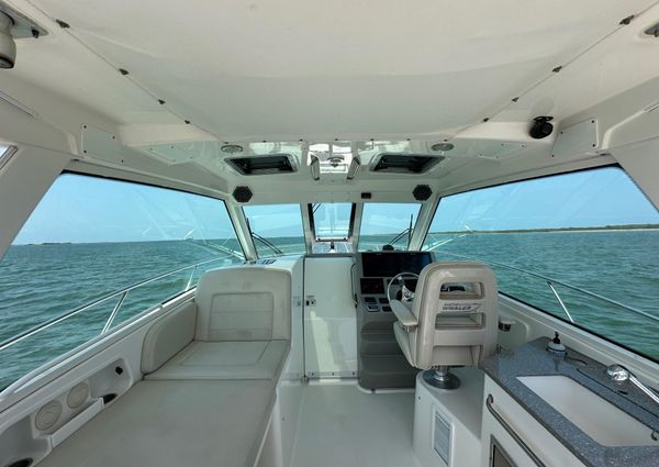 Boston-whaler 345-CONQUEST image