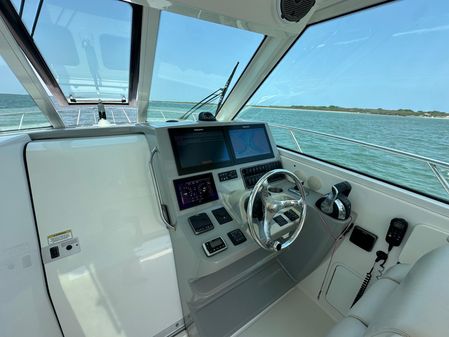 Boston Whaler 345 Conquest image