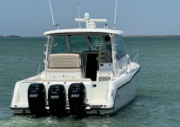 Boston-whaler 345-CONQUEST image