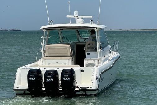 Boston Whaler 345 Conquest image