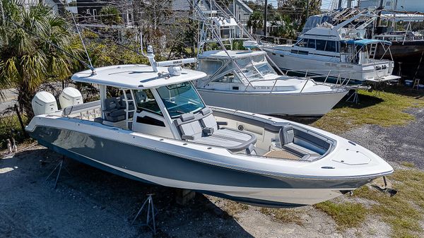 Boston Whaler 380 Outrage 