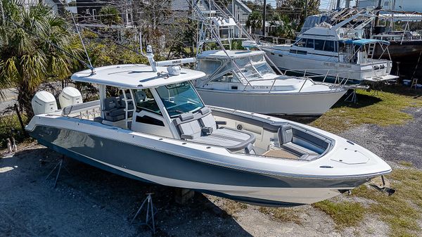 Boston Whaler 380 Outrage