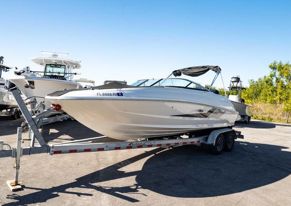 Sea-ray 240-SUNDECK-OUTBOARD image