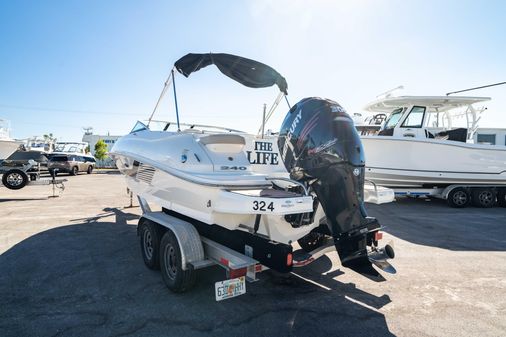 Sea-ray 240-SUNDECK-OUTBOARD image