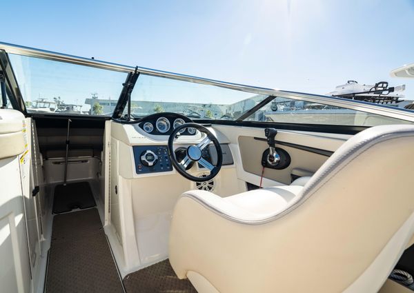 Sea-ray 240-SUNDECK-OUTBOARD image