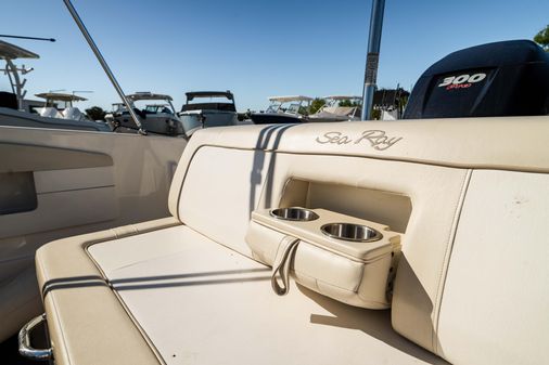 Sea-ray 240-SUNDECK-OUTBOARD image