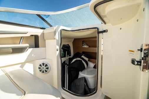 Sea-ray 240-SUNDECK-OUTBOARD image