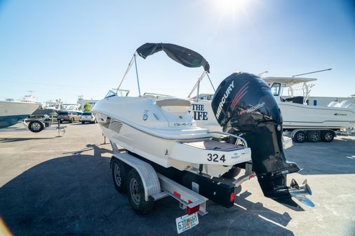 Sea-ray 240-SUNDECK-OUTBOARD image