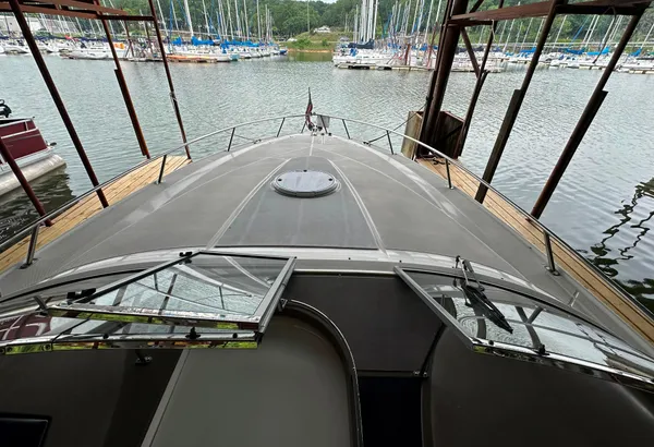 Regal 3350 Sport Cruiser image