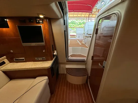Regal 3350 Sport Cruiser image