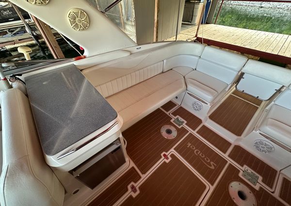 Regal 3350 Sport Cruiser image