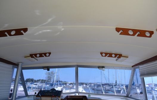 Bertram 33 Flybridge Cruiser image