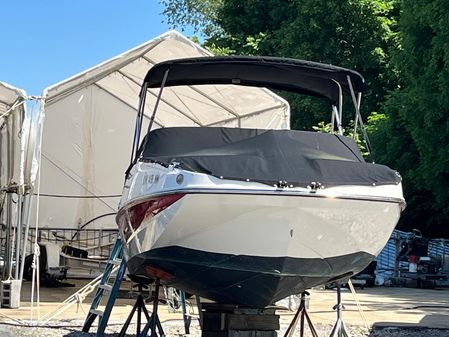 Bayliner Deck Boat image