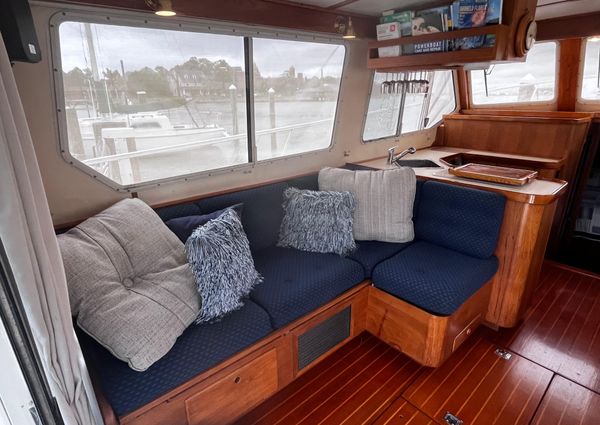 Sabre 34 flybridge image