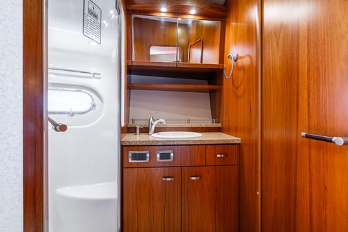 Tiara Yachts 5800 Sovran image