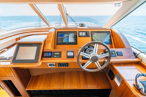 Tiara Yachts 5800 Sovran image