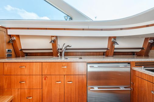 Tiara Yachts 5800 Sovran image