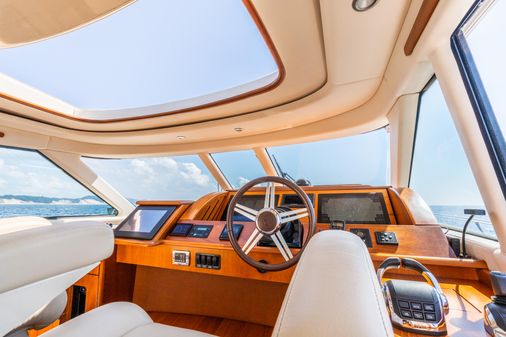 Tiara Yachts 5800 Sovran image