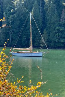 Falmouth Cutter 34 / Lyle Hess image