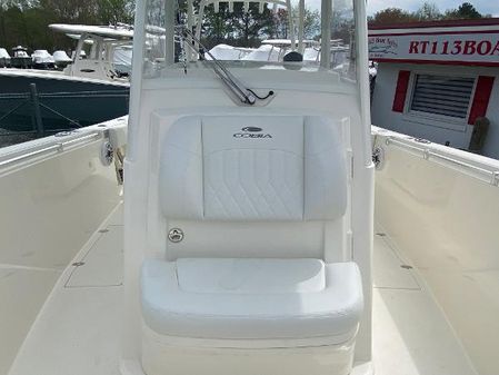 Cobia 320-CENTER-CONSOLE image
