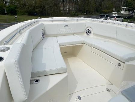 Cobia 320-CENTER-CONSOLE image