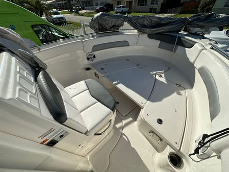 Robalo R222 Explorer image