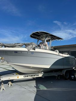 Robalo R222 Explorer image