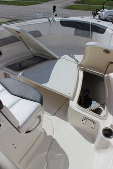 Robalo R222 Explorer image