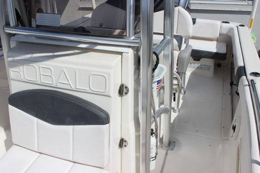 Robalo R222 Explorer image