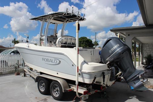 Robalo R222 Explorer image