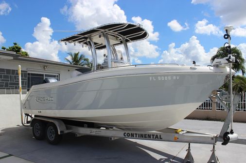 Robalo R222 Explorer image